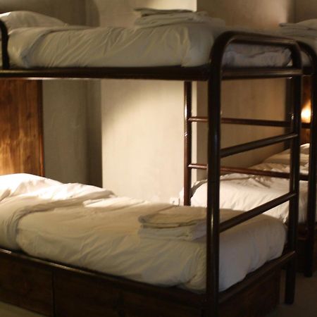 N1 Hostel Apartments And Suites Сантарен Номер фото