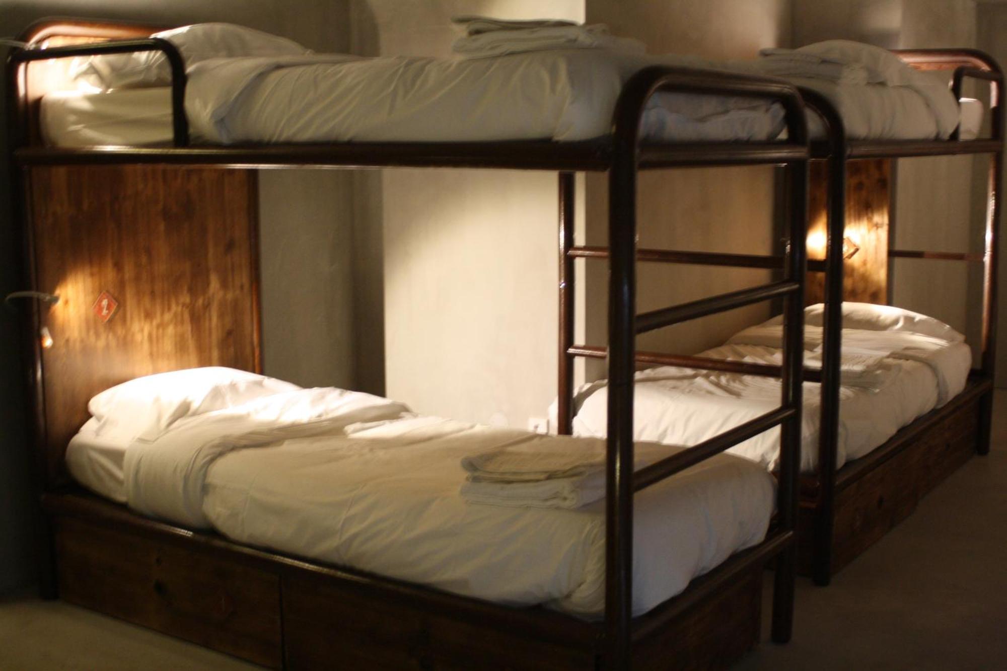 N1 Hostel Apartments And Suites Сантарен Номер фото