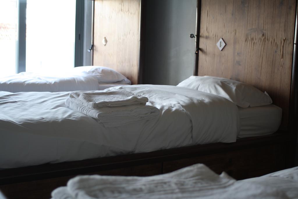 N1 Hostel Apartments And Suites Сантарен Номер фото