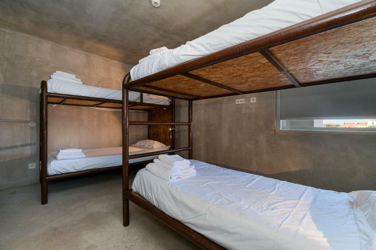 N1 Hostel Apartments And Suites Сантарен Экстерьер фото
